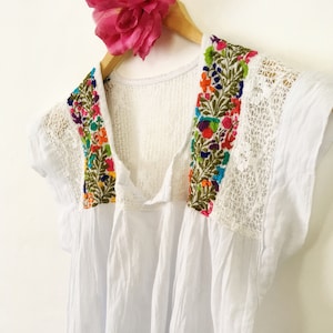 Mexican embroidered Top, size S,M,L,XL,XXL, Blouse Oaxaca, mexican tops for women, Mexican Embroidery Blouse, Mexican Clothing