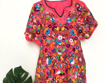 Mexican blouse, hand-embroidered Top, beautiful colorful Mexican hippie flowers, folk, cute Mexico