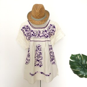 Mexican Top, hand-embroidered robe, beautiful colorful Mexican hippie flowers, folk, cute Mexico
