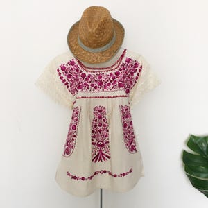 Mexican Top, hand-embroidered robe, beautiful colorful Mexican hippie flowers, folk, cute Mexico
