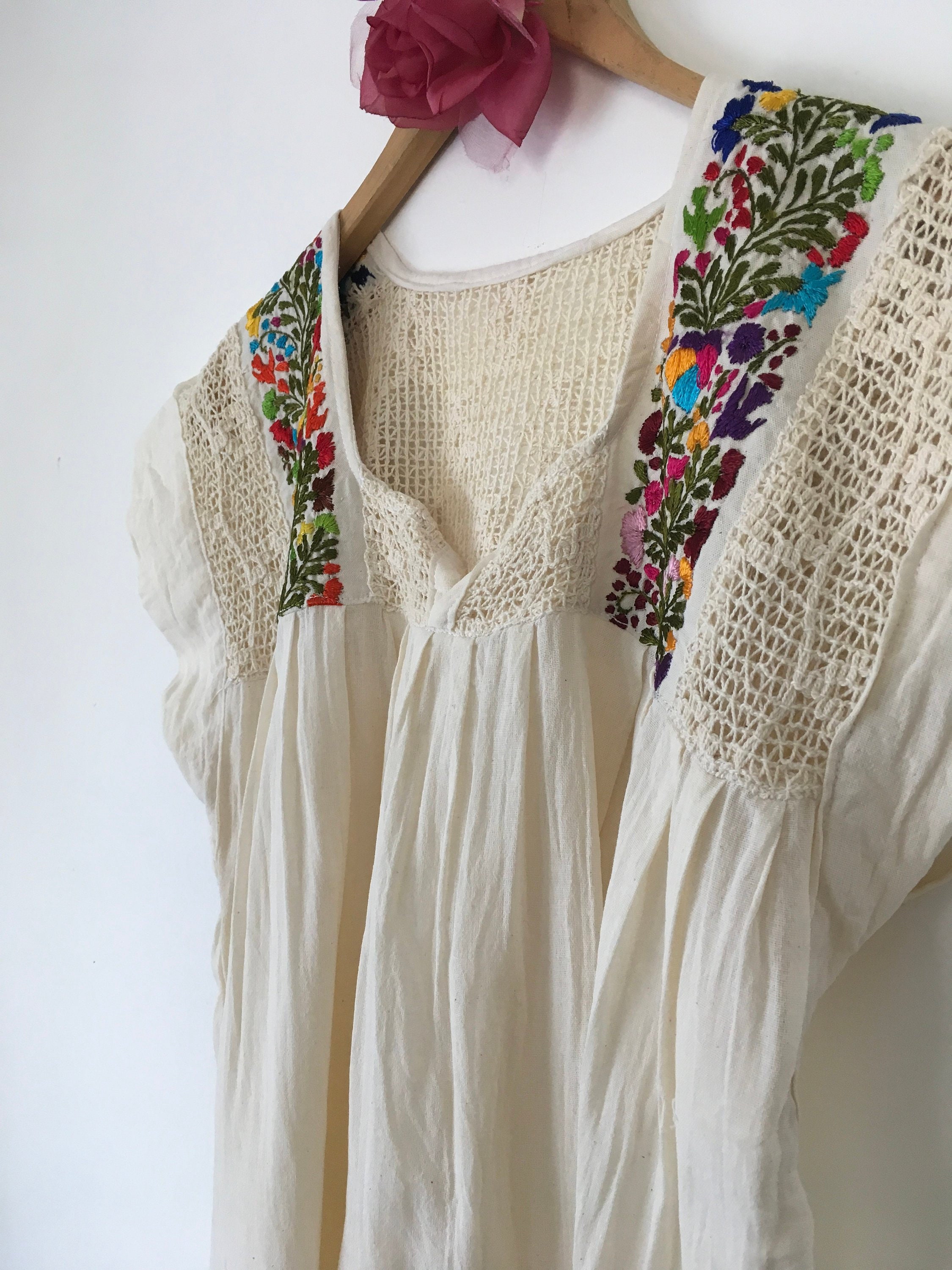 Mexican embroidered Top, size S,M,L,XL,XXL, Blouse Oaxaca, mexican tops for women, Mexican Embroidery Blouse, Mexican Clothing