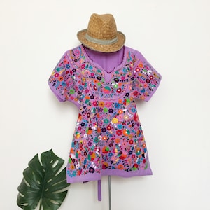 Mexican blouse, hand-embroidered Top, beautiful colorful Mexican hippie flowers, folk, cute Mexico