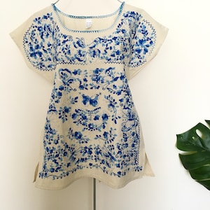 Mexican shirt, hand-embroidered robe, beautiful colorful Mexican hippie flowers, folk, cute Mexico