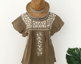 Mexican Top, hand-embroidered robe, beautiful colorful Mexican hippie flowers, folk, cute Mexico