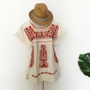 Mexican Top, hand-embroidered robe, beautiful colorful Mexican hippie flowers, folk, cute Mexico