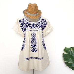 Mexican Top, hand-embroidered robe, beautiful colorful Mexican hippie flowers, folk, cute Mexico