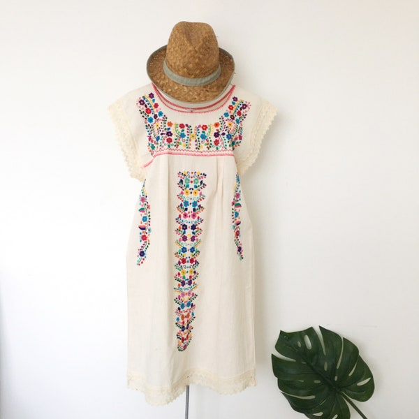 Robe mexicaine brodée, ethno, hippie, Taille XS, S, M, L, belle broderie faite main, mini robe, tunique traditionnelle mexicaine