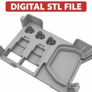 Może przedstawiać: Jasnoszara taca organizacyjna wydrukowana w 3D z niestandardowymi wycięciami na różne narzędzia i komponenty. W górnej części obrazu znajduje się czerwony prostokątny baner z białym napisem DIGITAL STL FILE. Taca ma uporządkowany układ.