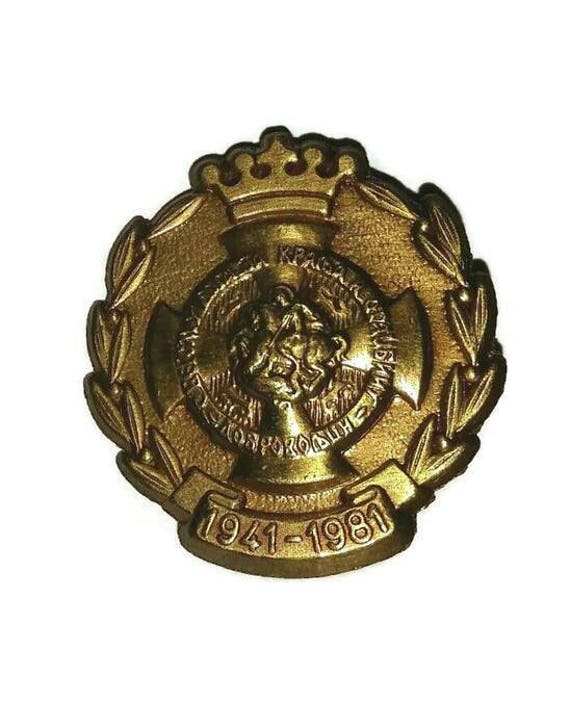 Vintage CROWN Maltese Cross Pin Masonic Badge Wre… - image 2