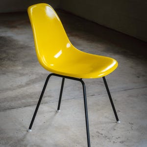 Herman Miller Eames Fiberglass Chair