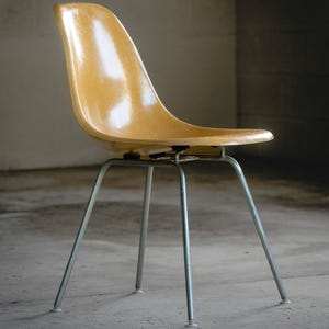 Herman Miller Eames Fiberglass Chair