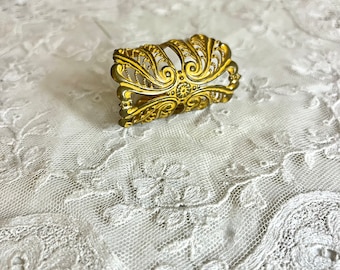 Vintage adornado amarillo metal onda sombrero pin stick pin