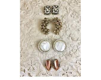 Clip de pendientes de la década de 1960 en el lote de esmalte de pedrería