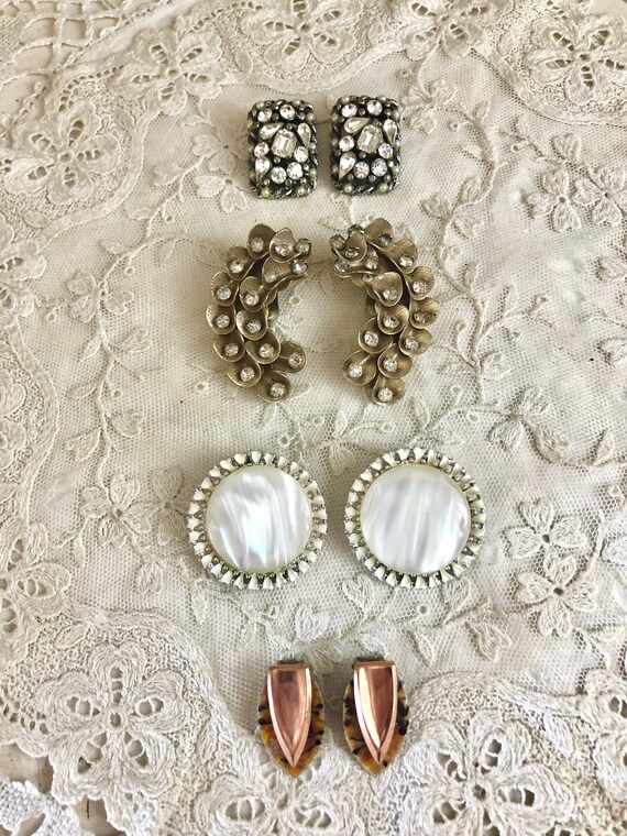 Paire De Clips D'Oreilles Vintage En Métal Doré Et Strass - Occasion