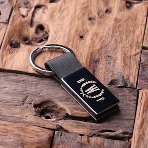 Personalized Round Leather Key Chain Monogrammed Groomsmen, Bridesmaid, Father&#39;s Day, Coworker Men&#39;s Gift