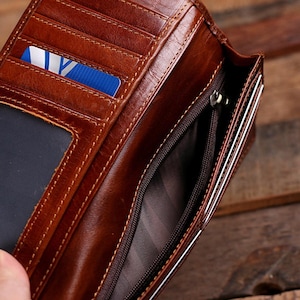 Cartera larga de dos pliegues con diseño de pecho, personalizada, de cuero grabado con monograma y caja de regalo de madera, billetera para hombre o mujer, funda para chequera imagen 7