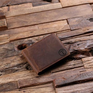 Monedero personalizado con monograma grabado en cuero, billetera plegable para hombre, caja de regalo de madera, regalo para padrinos de boda, padrinos de boda, día del padre