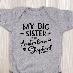 Body de la marca Mi hermano mayor es un pastor australiano ONESIES ®, regalo de camiseta de pastor australiano, mamá australiana, perro hermano hermana Onesie ®