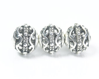 metal filigree round beads - silver tone alloy beads - antique silver hollow beads - light metal beads - quality alloy bracelet beads -20pcs