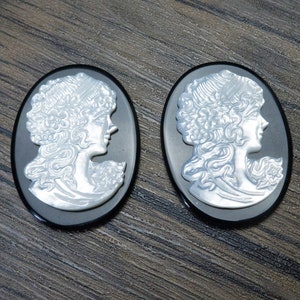 MOP sea shell cameo pendant - black onyx base cameo cabochon - Victorian style cameo for jewelry - black and white cameos