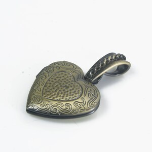 oval engraved locket - heart keepsake locket - push button locket - vintage style locket -puffy heart locket pendant - 2 sets