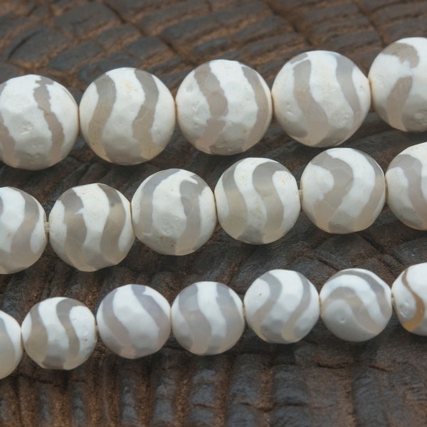 hand pasted wave pattern  Dzi Tibetan round beads - faceted Dzi jewelry beads - white agate gemstone - faceted loose gesmtone  -15inch