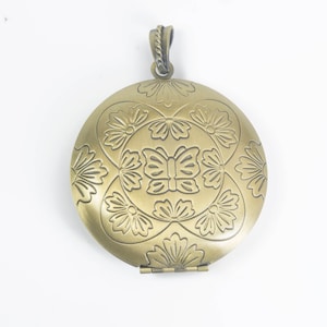 large round jewelry lockets - big jewelry locket - butterfly  metal pendant - engraved lockts - picture locket pendant - 2 pcs