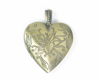 floral textures heart locket - brass heart photo pendant - metal pendant jewelry making   - locket jewelry pendant -  2 pcs