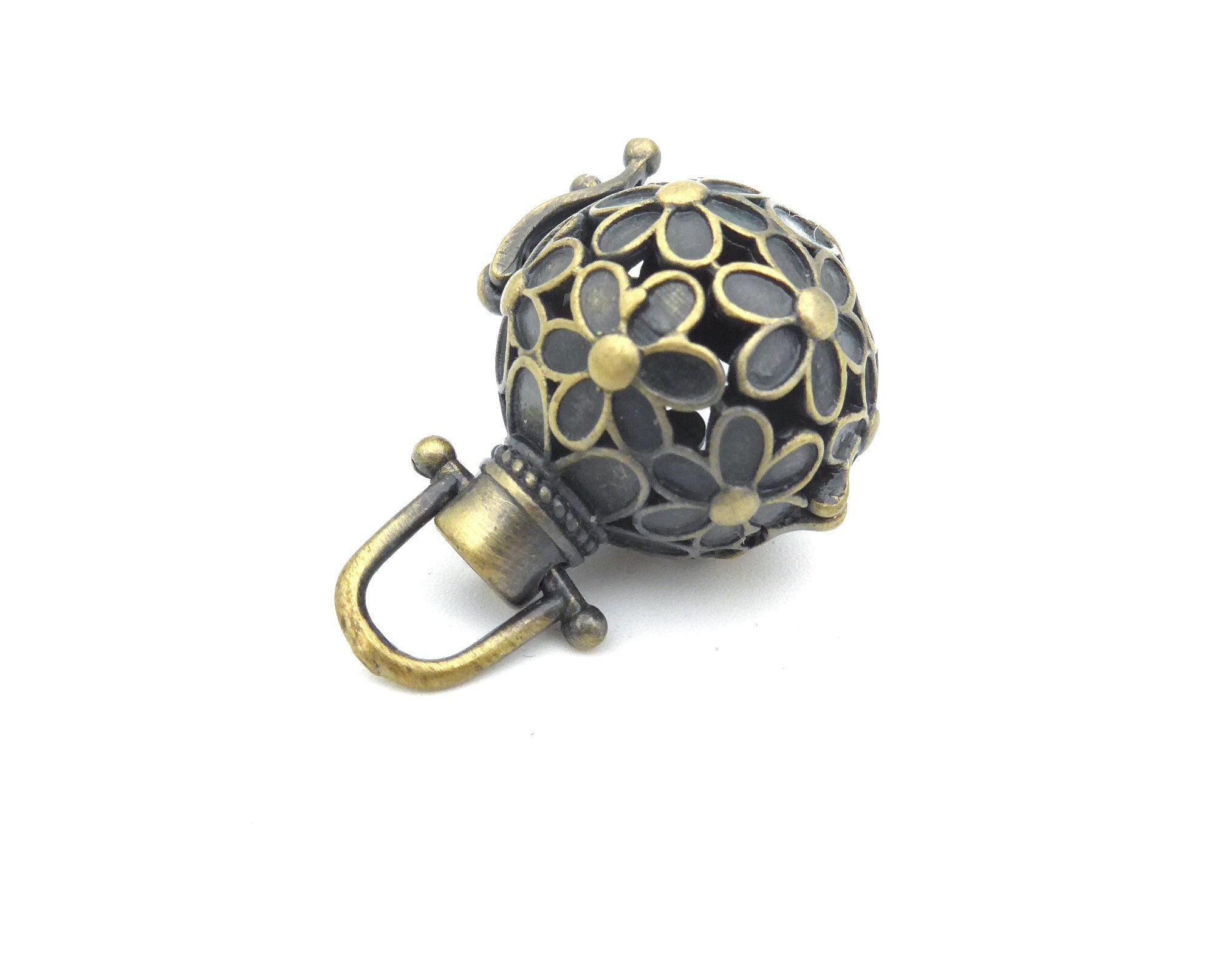 Médaillon Pendentif Ancien En Laiton Doré émaillé Motif Bouquet De Fleurs - Occasion Bon état