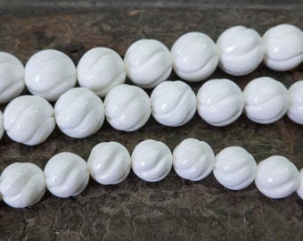 white tridacna shell ripple beads - white sea shell beads - carved shell beads - jewelry shell beads - natural sea shell beads for jewelry