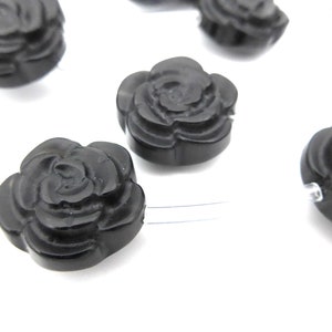 Perles de fleurs en pierres précieuses d&#39;obsidienne naturelle - Perles florales roses sculptées - Breloques en fleurs gravées de 16 mm - Perles de pierres précieuses noires - Fournitures de bijoux