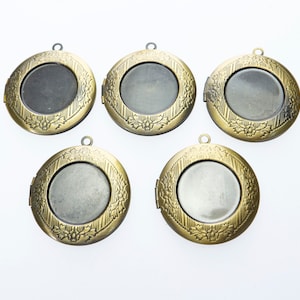 aged brass round locket - for cabochon for bezel setting lockets - photo frames locket charms - vintage inspired locket charms