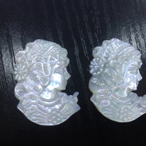oval shell cameo for brooch - white seashell cameo cabochon - Victorian style cameo for jewelry - luster shell engraved cameo cabochon