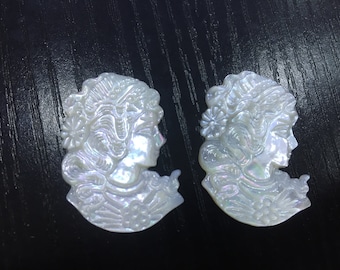 ovale camee voor broche - camee cabochon met witte zeeschelp - camee in Victoriaanse stijl voor sieraden - camee cabochon met glansschelp gegraveerd