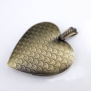 Colgante de medallón de corazón grande, Regalo de medallón de dije de corazón, Corazones de medallón de joyería, Medallones de bronce para mujer, Medallones de latón, 2 piezas