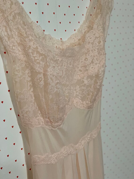 Vintage Vanity Fair Pale Pink Lace Nightgown **FR… - image 3