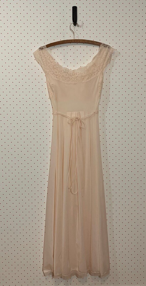 Vintage Vanity Fair Pale Pink Lace Nightgown **FR… - image 2