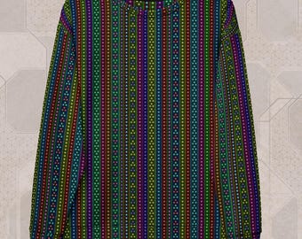 Op de afbeelding: Een sweatshirt met lange mouwen en een levendig, verticaal gestreept patroon. Het ontwerp bevat afwisselende strepen in groen, rood, blauw en paars, elk versierd met kleine, gelijkmatig verdeelde stippen. Het geheel is kleurrijk en opvallend.