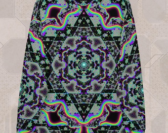 Op de afbeelding: Een sweatshirt met lange mouwen met een levendig, psychedelisch ontwerp. Het patroon heeft een complex geometrisch ontwerp met zwarte, paarse, groene en regenboogkleurige accenten. De algehele esthetiek doet denken aan fractale kunst.