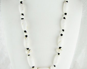 Collar bohemio de piedra magnesita, cuero negro, estilo étnico tribal, 28 pulgadas