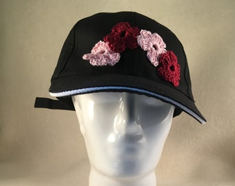 Black baseball cap with crocheted flowers