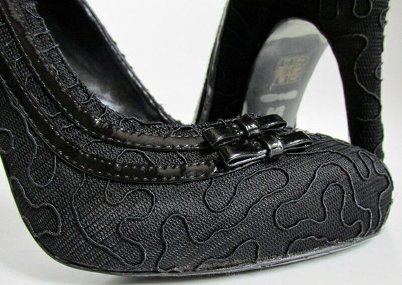 Karen Millen Black Lace Pattern Patent Leather Tr… - image 4