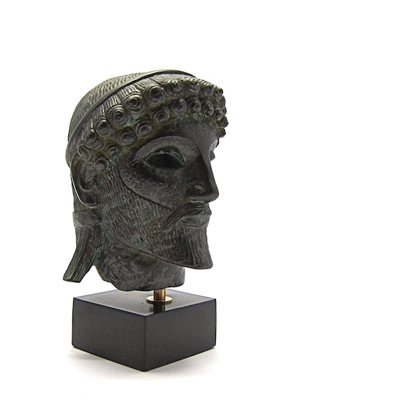 Zeuskopf vom Nationalen Archäologischen Museum von Athen Grünspan-Effekt auf einer griechischen Steingussstatue,