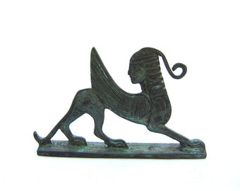 Esfinge griega de bronce con cardenillo, Escultura de bronce