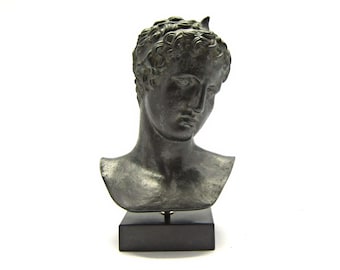Escultura de niño maratoniano, busto fundido en piedra griega con efecto verdigris, arte de calidad de museo, escultura griega