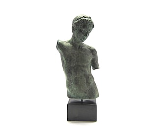Estatua de bronce griega del niño de Maratón, busto de escultura griega del Museo Arqueológico Nacional de Atenas