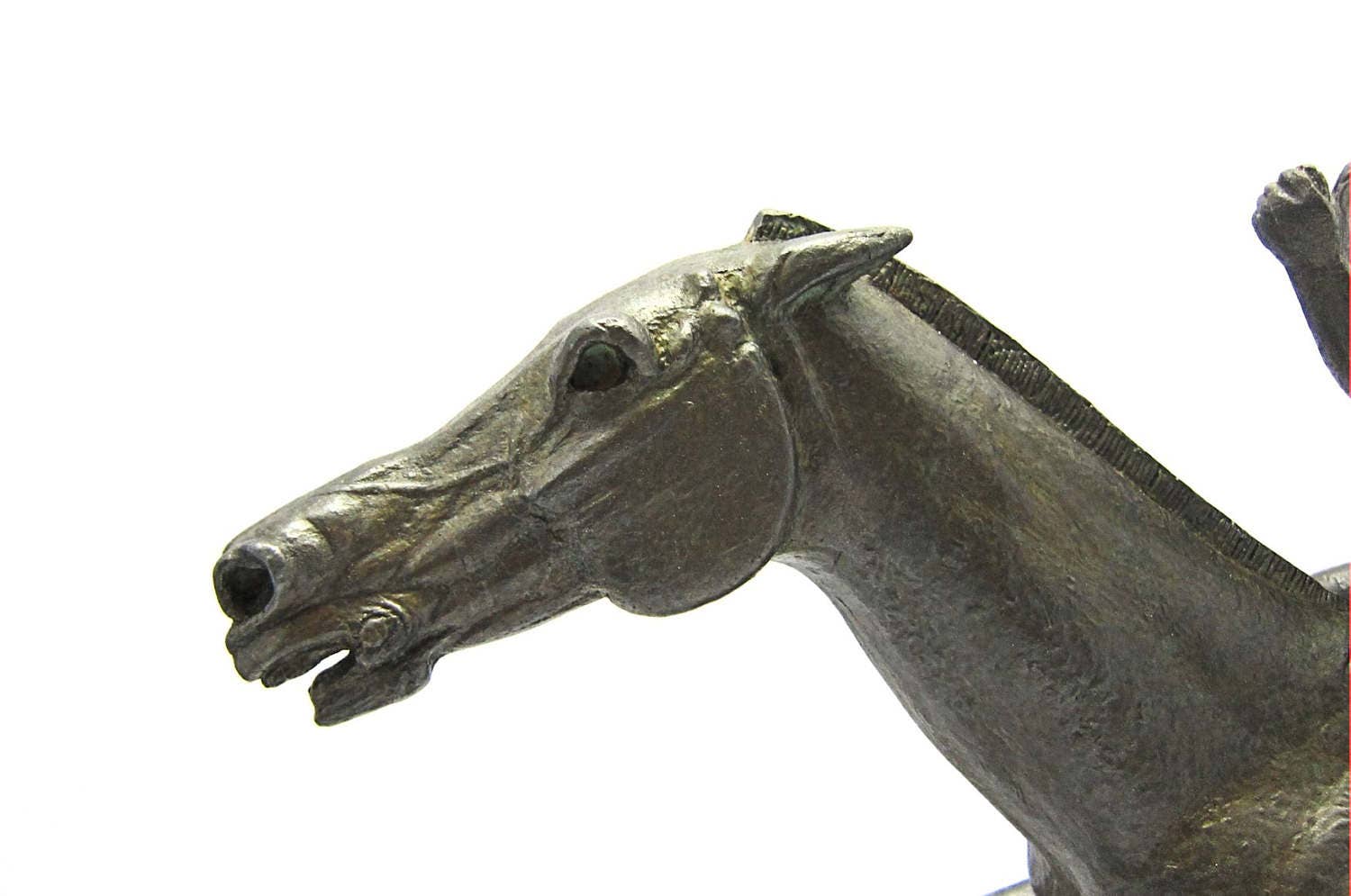 アテネ国立博物館の騎手と馬のギリシャ彫刻の複製、緑青効果のある樹脂