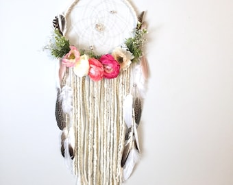 Atrapasueños bohemio floral, hilo con volantes, colgante de pared con plumas