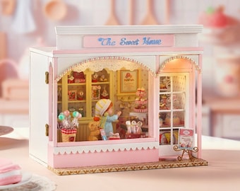 1:24 DIY Miniatur Puppenhaus Kit The Sweet House Bakery w / Licht Spieluhr Handwerk Geschenk Wohnkultur Modellbau Märchen Rosa Bär