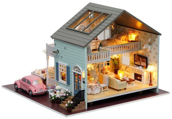 1: 24 DIY Miniature Dollhouse Kit Queenstown Suburban House Car Afternoon  Tea Time Patio Pink Car Cute Room With Light and Music Box 